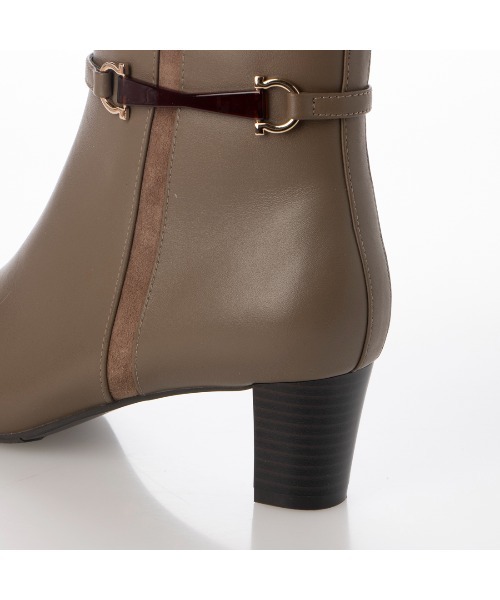 Riz raffinee（リズラフィーネ）の「【2WAY】ビットデザインショートブーツ（ブーツ・レディース・ブラック系その他6/ブラック・23cm/22.5cm）」の7枚目の写真