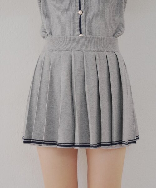 continuer de NICE CLAUP（コンティニューデナイスクラップ）の「【セットアップ対応】裾ライン入りプリーツミニスカート（スカート・レディース・ネイビー/トップグレー/ブラウン・FREE）」の6枚目の写真