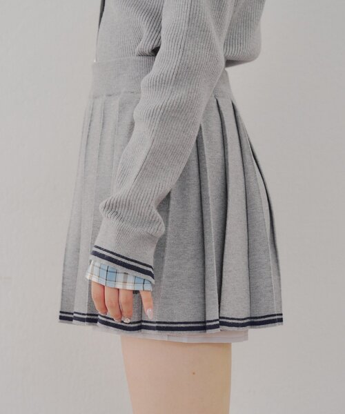 continuer de NICE CLAUP（コンティニューデナイスクラップ）の「【セットアップ対応】裾ライン入りプリーツミニスカート（スカート・レディース・ネイビー/トップグレー/ブラウン・FREE）」の7枚目の写真