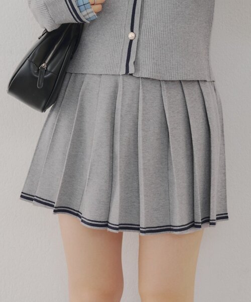 continuer de NICE CLAUP（コンティニューデナイスクラップ）の「【セットアップ対応】裾ライン入りプリーツミニスカート（スカート・レディース・ネイビー/トップグレー/ブラウン・FREE）」の12枚目の写真