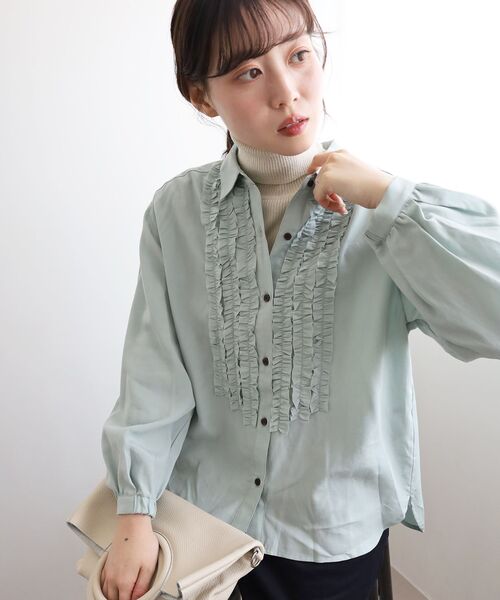 le.coeur blanc(ルクールブラン)の「フロントフリルレギュラーカラーブラウス(シャツ/ブラウス・レディース・ピンク/ミント/ネイビー/オフホワイト・38)」の1枚目の写真