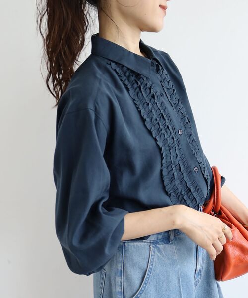le.coeur blanc(ルクールブラン)の「フロントフリルレギュラーカラーブラウス(シャツ/ブラウス・レディース・ピンク/ミント/ネイビー/オフホワイト・38)」の17枚目の写真