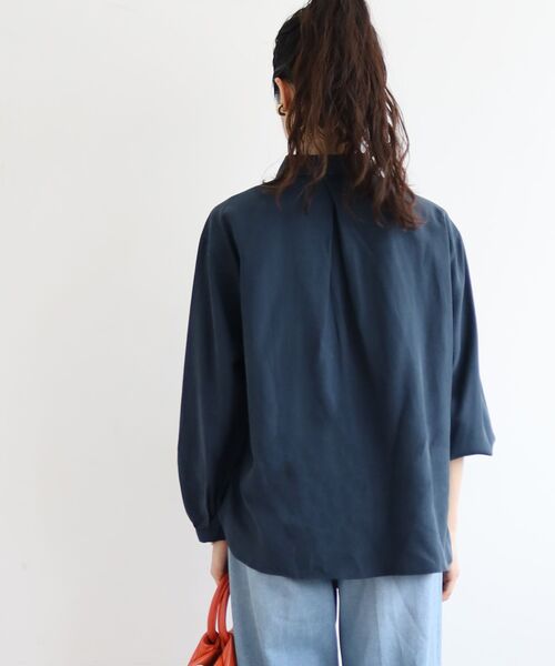 le.coeur blanc(ルクールブラン)の「フロントフリルレギュラーカラーブラウス(シャツ/ブラウス・レディース・ピンク/ミント/ネイビー/オフホワイト・38)」の16枚目の写真