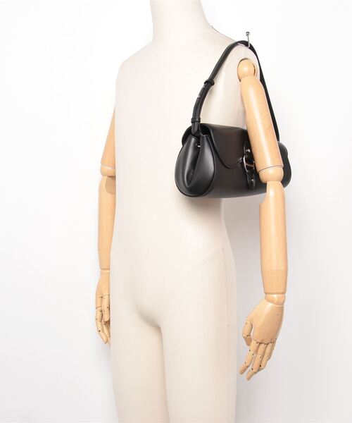 レザー ミディアム Tasha イーストウエスト バッグ（ハンドバッグ