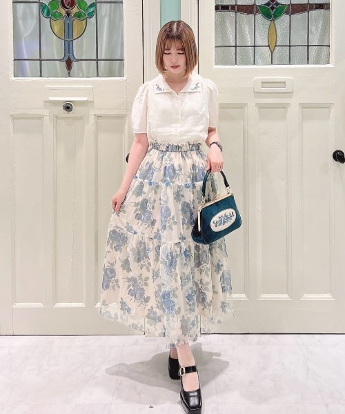 an another angelus（アンアナザーアンジェラス）の「ローズプリントチュールティアードスカート/fint フィント（スカート・レディース・ブルー/オレンジ・FREE）」の13枚目の写真