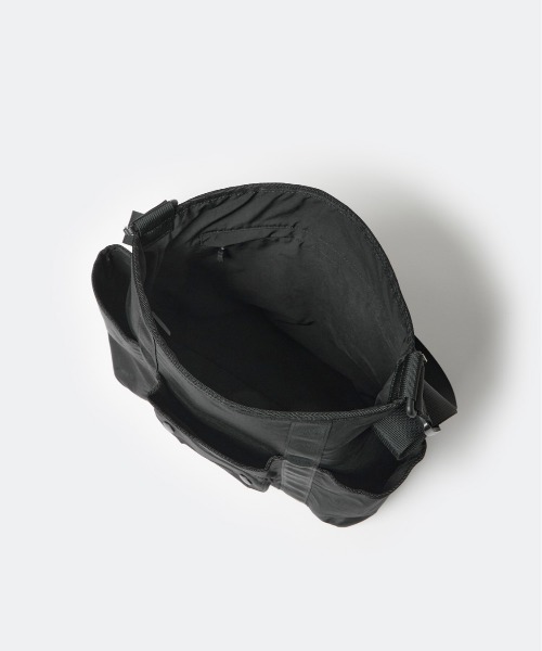 DAIWA PIER39(ダイワピア39)の「DAIWA PIER39 TECH REVERSIBLE ONE SHOULDER BAG ダイワ ピア39(ショルダーバッグ・メンズ・オリーブ/ブラック・FREE)」の9枚目の写真