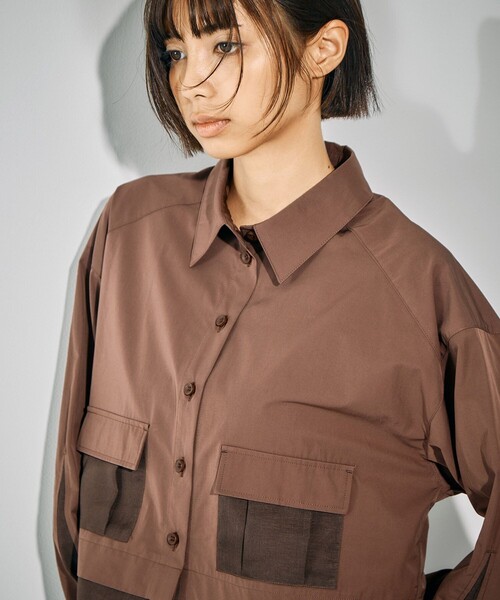 UNITED TOKYO(ユナイテッドトウキョウ)の「【残りわずか!】シアーシフトショートシャツ|ウォッシャブル/ショートシャツ/春服(シャツ/ブラウス・レディース・ホワイト/ブラウン/ブラック/グレー・FREE)」の4枚目の写真