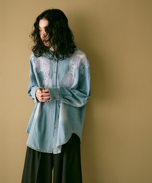 Lutim by u（ルチバイユー）の「Cutwork lace essence denim shirt