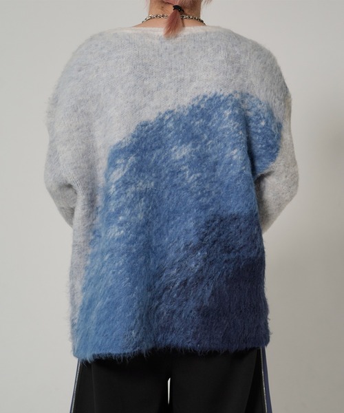 狐独(コドク)の「グラデーションシャギーオーバーニット(ニット/セーター・メンズ・ブルー/ブラック・LARGE/MEDIUM)」の11枚目の写真
