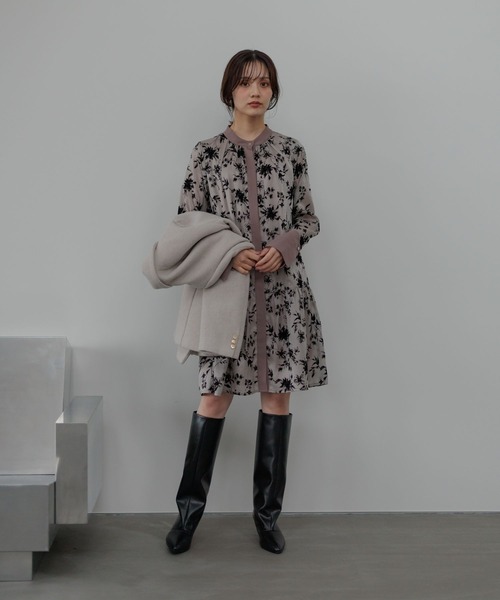 Andemiu（アンデミュウ）の「【在庫限り】フロッキープリントシャツミニワンピース603872（ワンピース・レディース・オフホワイト/ブラック/モカ・FREE）」の4枚目の写真