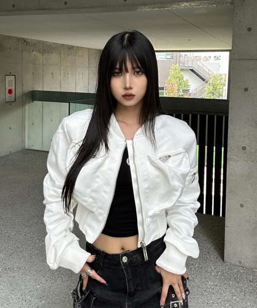 KsG(ケーエスジー)の「Pocket Shirring Cropped MA1(MA-1・レディース・ホワイト/ブラック・LARGE/MEDIUM/SMALL)」の11枚目の写真