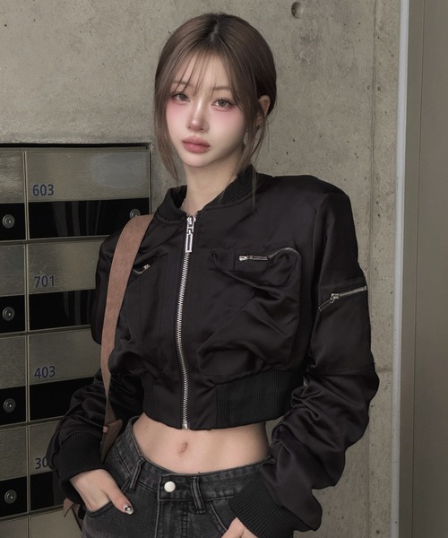 KsG(ケーエスジー)の「Pocket Shirring Cropped MA1(MA-1・レディース・ホワイト/ブラック・LARGE/MEDIUM/SMALL)」の13枚目の写真