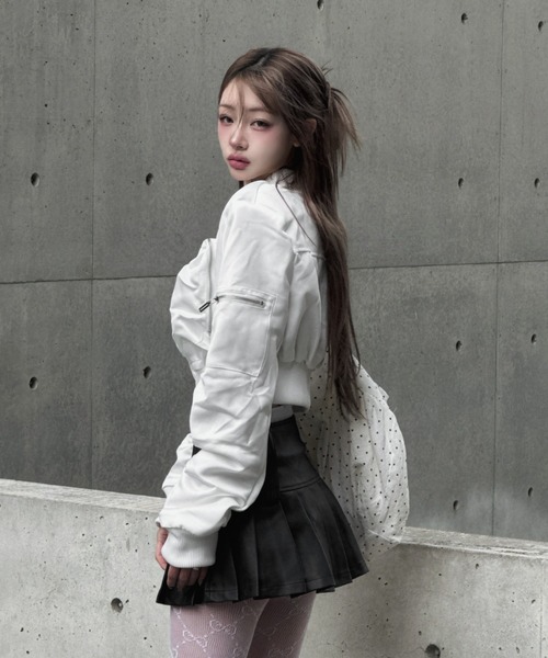 KsG(ケーエスジー)の「Pocket Shirring Cropped MA1(MA-1・レディース・ホワイト/ブラック・LARGE/MEDIUM/SMALL)」の16枚目の写真