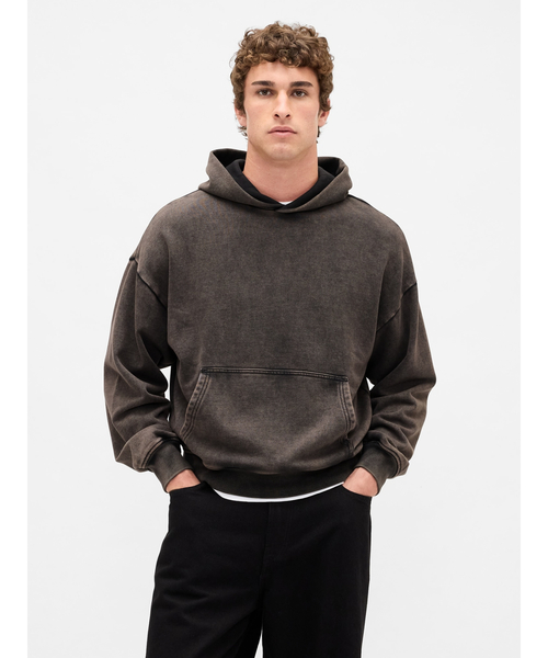 GAP(ギャップ)の「ヘビーウェイト オーバーサイズパーカー(パーカー・メンズ・ライトグレー/ブラウン/ブラック/ブラック系その他/カーキ/ブルー/パープル/カモフラージュ/ダークグリーン/グレー/ブラウン系その他2/ブラック系その他2/ネイビー・XL/L/M/S/XS)」の3枚目の写真