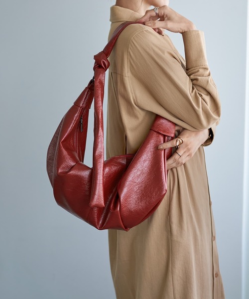 STYLE DELI(スタイルデリ)の「クロワッサンボディバッグB(ボディバッグ/ウエストポーチ・レディース・シルバー/ブラック/レッド・FREE)」の1枚目の写真