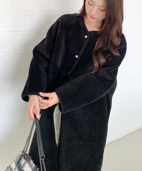 by LEGNA(バイレグナ)の「2WAYリバーシブルノーカラーロングコート(フェイクスエード/ボア)(ノーカラーコート・レディース・ブラック/キャメル/ダークブラウン・FREE)」の5枚目の写真