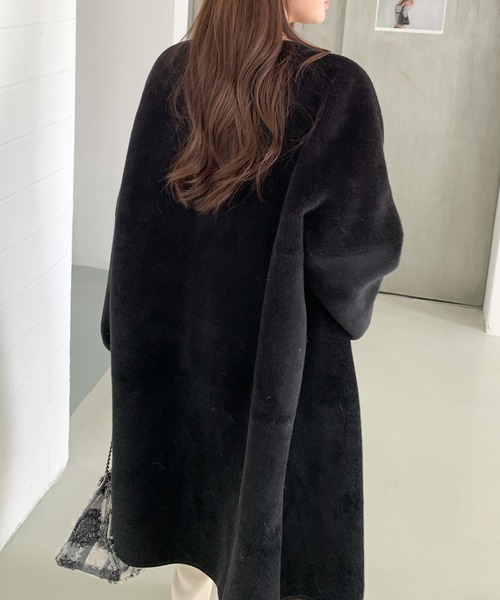 by LEGNA(バイレグナ)の「2WAYリバーシブルノーカラーロングコート(フェイクスエード/ボア)(ノーカラーコート・レディース・ブラック/キャメル/ダークブラウン・FREE)」の7枚目の写真