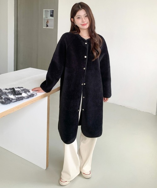 by LEGNA(バイレグナ)の「2WAYリバーシブルノーカラーロングコート(フェイクスエード/ボア)(ノーカラーコート・レディース・ブラック/キャメル/ダークブラウン・FREE)」の8枚目の写真