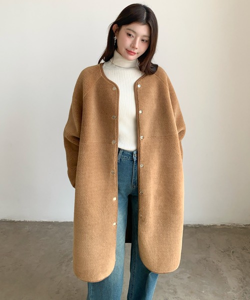 by LEGNA(バイレグナ)の「2WAYリバーシブルノーカラーロングコート(フェイクスエード/ボア)(ノーカラーコート・レディース・ブラック/キャメル/ダークブラウン・FREE)」の20枚目の写真