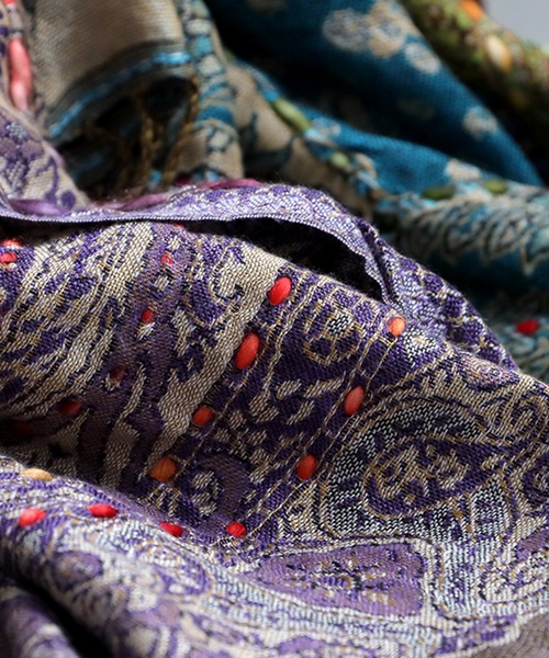 antiqua（アンティカ）の「エスニック柄 大判ストール（ストール/ショール・レディース・パープル/ブルー/ブラウン系その他/ブラック・FREE）」の8枚目の写真