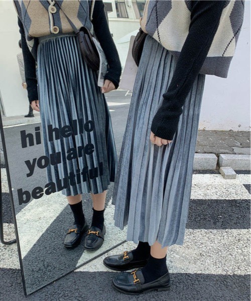 maison de LATIR(メゾンドラティール)の「季節感たっっぷり上品艶ベロア プリーツスカート(スカート・レディース・ブルー/ブラック/グレー/ターコイズブルー・FREE)」の6枚目の写真