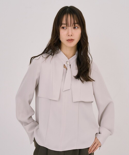 UNITED TOKYO（ユナイテッドトウキョウ）の「【残りわずか！】タイボタンメルトタッチブラウス｜ウォッシャブル/防シワ/UVカット/オケージョン/オフィスカジュアル/通勤/冬服（シャツ/ブラウス・レディース・アイボリー/ベージュ/ブラック・FREE）」の18枚目の写真