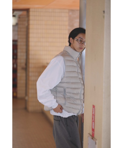 fridge（フリッジ）の「【ES.1】エスアイ Middle Down Vest（ダウンベスト・メンズ・ネイビー/ライトグレー/ブラック・X-LARGE/SMALL/LARGE/MEDIUM）」の11枚目の写真