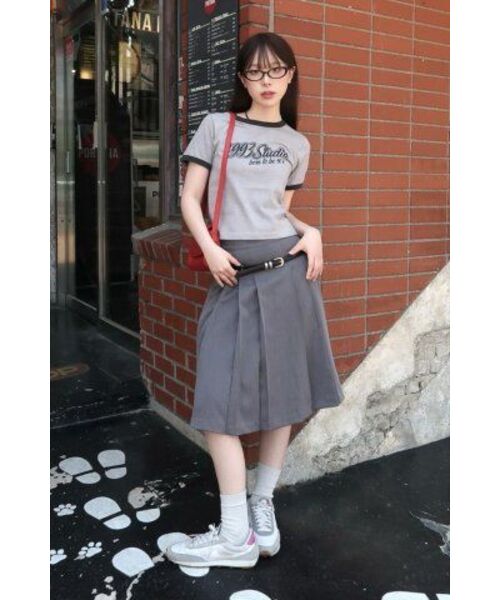 1993STUDIO(1993スタジオ)の「レタリングリングクロップTシャツ_グレー(Tシャツ/カットソー・レディース・その他・FREE)」の2枚目の写真