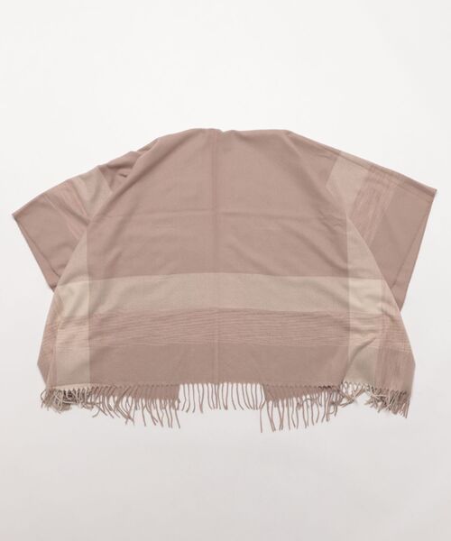 Elura(エルーラ)の「チェックフリンジケープ/587988(ストール/ショール・レディース・ベージュ/グレー/ブラック・ONE SIZE)」の19枚目の写真