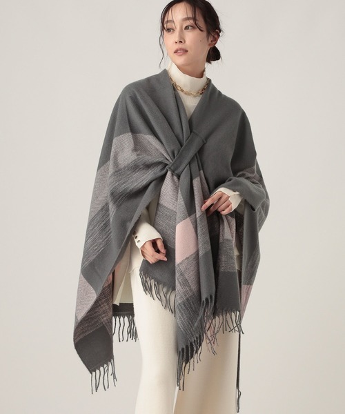 Elura(エルーラ)の「チェックフリンジケープ/587988(ストール/ショール・レディース・ベージュ/グレー/ブラック・ONE SIZE)」の3枚目の写真