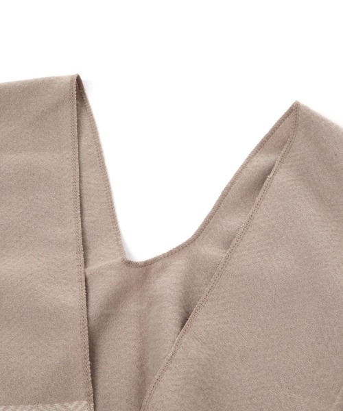 Elura(エルーラ)の「チェックフリンジケープ/587988(ストール/ショール・レディース・ベージュ/グレー/ブラック・ONE SIZE)」の11枚目の写真