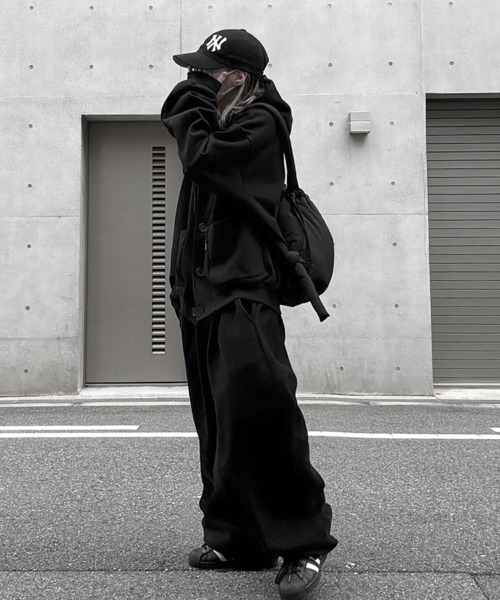 YACA(ヤーカ)の「Basic Sweat Cardigan/ベーシックスウェットカーディガン【unisex item】(パーカー・レディース・グレー/ブラック・FREE)」の3枚目の写真