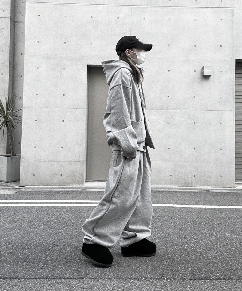 YACA(ヤーカ)の「Basic Sweat Cardigan/ベーシックスウェットカーディガン【unisex item】(パーカー・レディース・グレー/ブラック・FREE)」の17枚目の写真