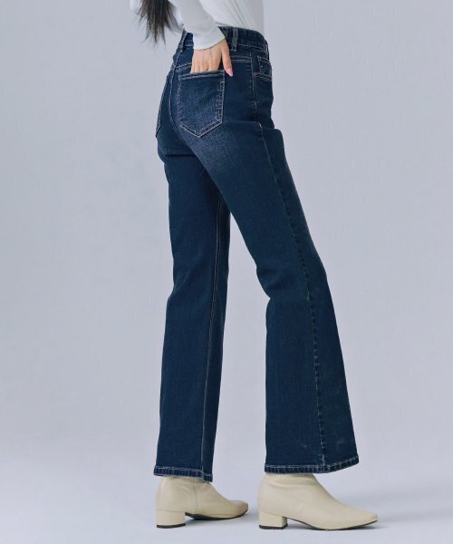 CHASECULT(チェイスカルト)の「女性Dトーンヒドゥンバンディングブーツカットデニムパンツ-CERG2362B04(デニムパンツ・レディース・ネイビー・67/70/74/76)」の2枚目の写真
