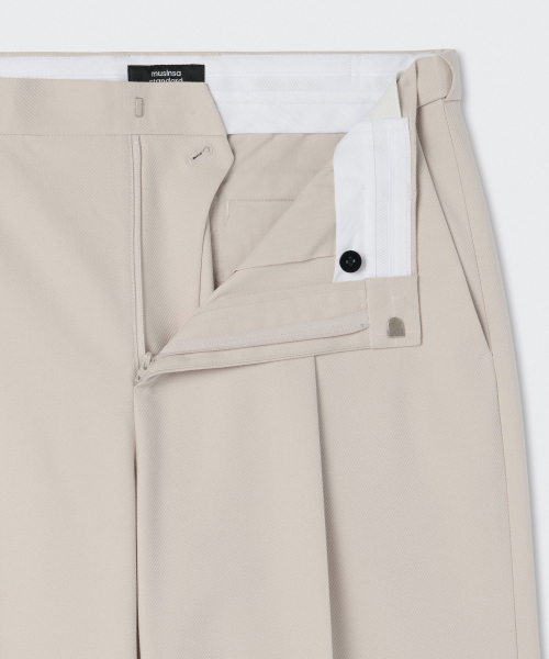 MUSINSA STANDARD（ムシンサスタンダード）の「ウィップコードワンタックワイドヒドゥンバンディングスラックス[クリーム]（スラックス・メンズ・その他・32/30/31/33/26/27/28/29/40/38/42/36/34）」の3枚目の写真