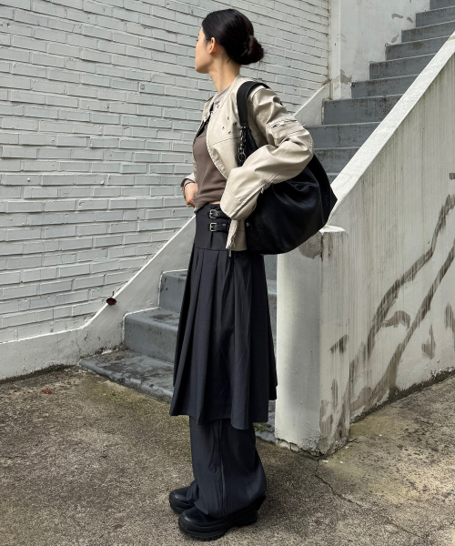PLACE STUDIO(プレイススタジオ)の「ツーベルトプリーツミディスカートレイヤードワイドパンツ_2COLOR(その他パンツ・レディース・ブラック/チャコールグレー・FREE)」の8枚目の写真