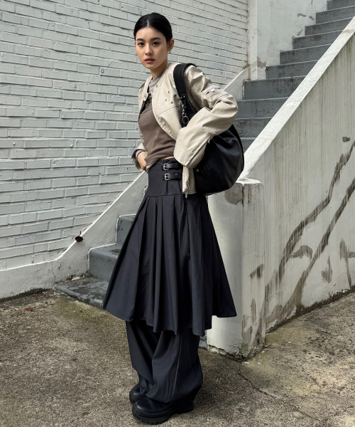 PLACE STUDIO(プレイススタジオ)の「ツーベルトプリーツミディスカートレイヤードワイドパンツ_2COLOR(その他パンツ・レディース・ブラック/チャコールグレー・FREE)」の7枚目の写真