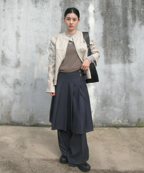 PLACE STUDIO(プレイススタジオ)の「ツーベルトプリーツミディスカートレイヤードワイドパンツ_2COLOR(その他パンツ・レディース・ブラック/チャコールグレー・FREE)」の6枚目の写真