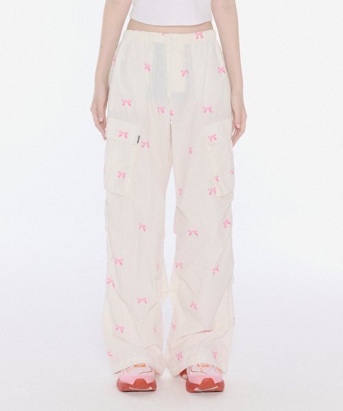 YOUHEE(ユヒ)の「YOUHEE CARGO PANTS WHITE(その他パンツ・レディース・その他・FREE)」の1枚目の写真