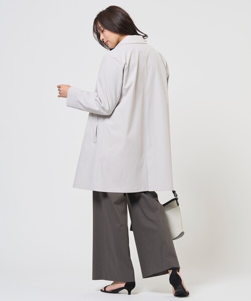 J.PRESS(ジェイプレス)の「【春のマストアイテム】ドライツイルストレッチ ステンカラー コート(ステンカラーコート・レディース・ベージュ系/ネイビー系/ライトグレー系/ブルー系・9/7/11)」の11枚目の写真