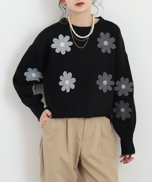 Anna Nicola(アンナニコラ)の「Anna Nicola 花刺繍ニットプルオーバー(ニット/セーター・レディース・ブラック/ネイビー/グレー・38)」の2枚目の写真
