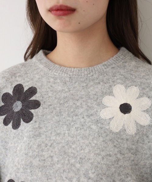 Anna Nicola(アンナニコラ)の「Anna Nicola 花刺繍ニットプルオーバー(ニット/セーター・レディース・ブラック/ネイビー/グレー・38)」の6枚目の写真