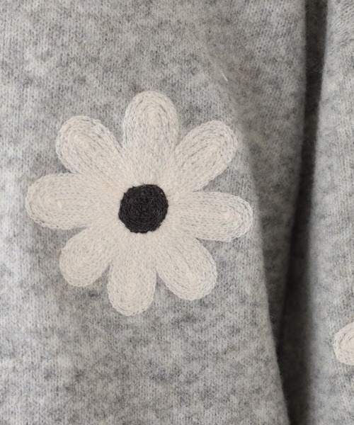 Anna Nicola(アンナニコラ)の「Anna Nicola 花刺繍ニットプルオーバー(ニット/セーター・レディース・ブラック/ネイビー/グレー・38)」の7枚目の写真