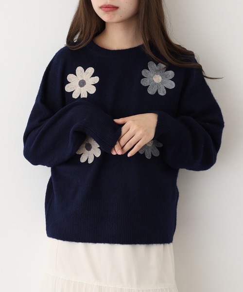 Anna Nicola(アンナニコラ)の「Anna Nicola 花刺繍ニットプルオーバー(ニット/セーター・レディース・ブラック/ネイビー/グレー・38)」の22枚目の写真