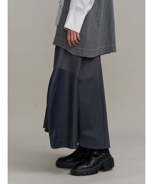 UN3D.(アンスリード)の「WAVE ASYMMETRY SKIRT / ウェーブアシンメトリースカート(スカート・レディース・グレー/ブラック・36/38)」の3枚目の写真