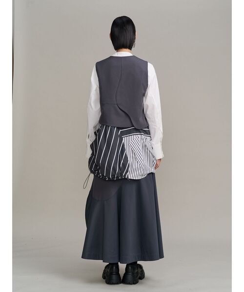 UN3D.(アンスリード)の「WAVE ASYMMETRY SKIRT / ウェーブアシンメトリースカート(スカート・レディース・グレー/ブラック・36/38)」の14枚目の写真