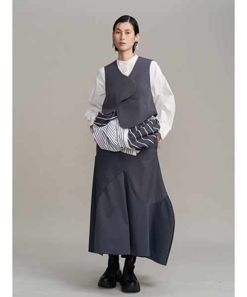 UN3D.(アンスリード)の「WAVE ASYMMETRY SKIRT / ウェーブアシンメトリースカート(スカート・レディース・グレー/ブラック・36/38)」の15枚目の写真