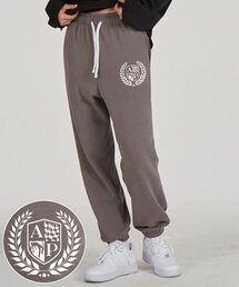 シールドエンブレムコンフォータブルトレーニングスウェットジョガーパンツ_グレー