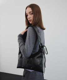 CHRISTINE PROJECT（クリスティンプロジェクト）の「EYELET FLAT SHOULDER BAG(BLACK PEPPER)（ショルダーバッグ・レディース）」
