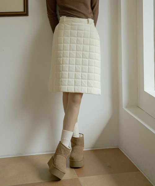 VANONE ATELIER(バノンアトリエ)の「P3168 Square quilting skirt_Ivory(スカート・レディース・アイボリー・S/M)」の1枚目の写真